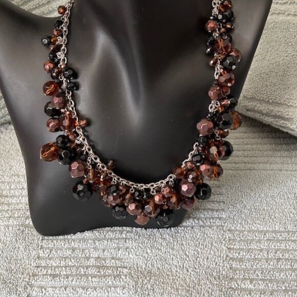 beautiful copper and black beaded necklace and earrings - Picture 3 of 5